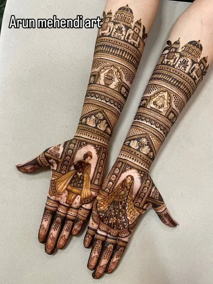 A different angle of the royal bride and groom portrait design, showing how the artwork wraps around the hands.