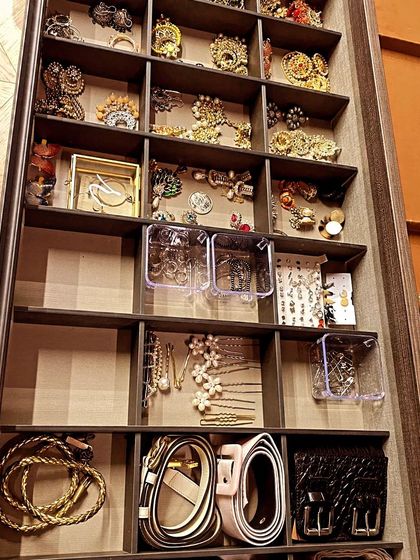 Sort Story by Smriti - Virtual Organizing Consultation Accessorize with Order: Bags, Shoes & Jewelry photo 8