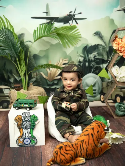 A full view of the Independence Day setup, with a toy army truck, the national emblem, and a jungle backdrop.