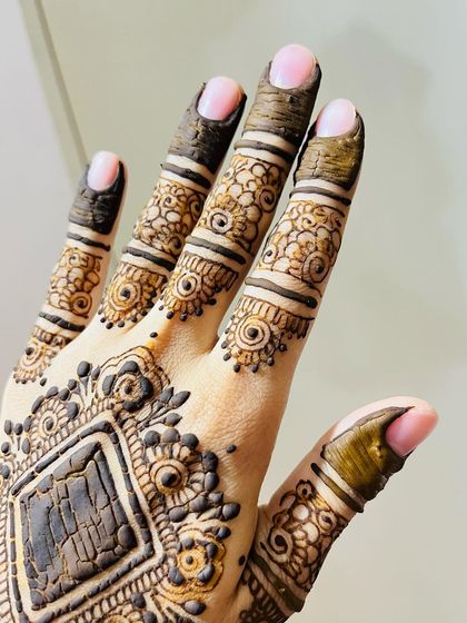 A close up of the intricate finger details from the mother-daughter twinning set.