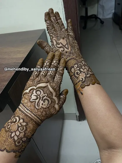 Another angle of the personalized design with Arabic calligraphy.