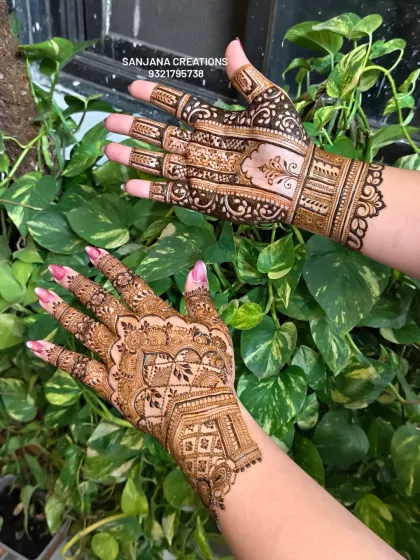 Two hands, one beautiful story. This bridal mehndi features a mix of jaali work, floral patterns, and bold outlines for a truly classic look.
