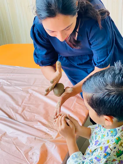 More happy moments from our Ganesha clay workshop! It was incredible to see so many kids getting their hands dirty and creating their own beautiful idols for the festival.