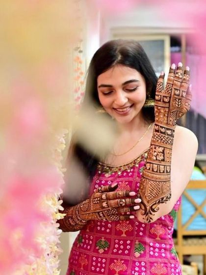 Intricate Bridal Mehendi photo 34