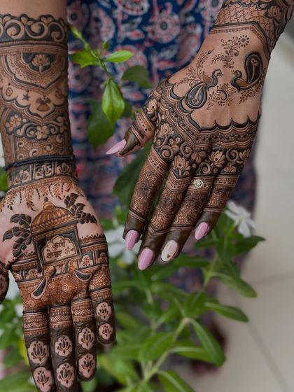 A special design for a baby shower, celebrating that "It's a GIRL!" The artwork includes a beautiful portrait of the couple, making it deeply personal.