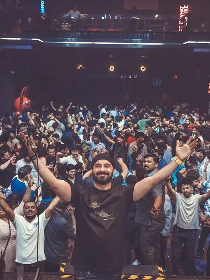 It's an incredible feeling to play for a massive crowd like this one at a corporate event for Razorpay. No matter the size of the event, I bring the same passion and energy to the stage.