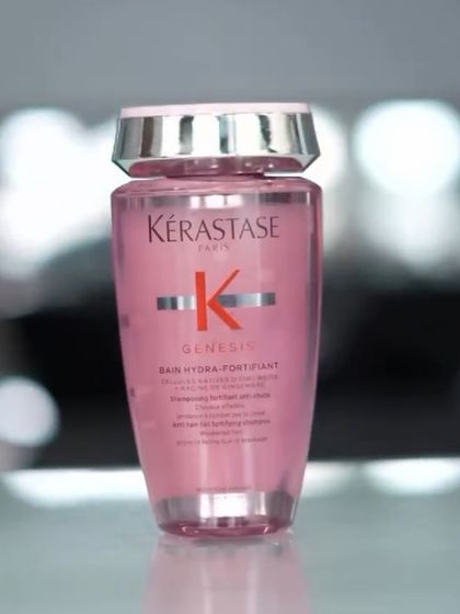 The Kérastase Genesis Bain Hydra-Fortifiant shampoo is designed for fine, greasy hair prone to falling due to breakage. It gently clarifies the scalp and strengthens fibers.