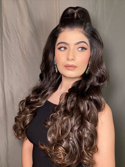 This radiant, glowing look is perfect for an evening party. The makeup is fresh and dewy, and the half-up ponytail keeps the look fun and stylish.