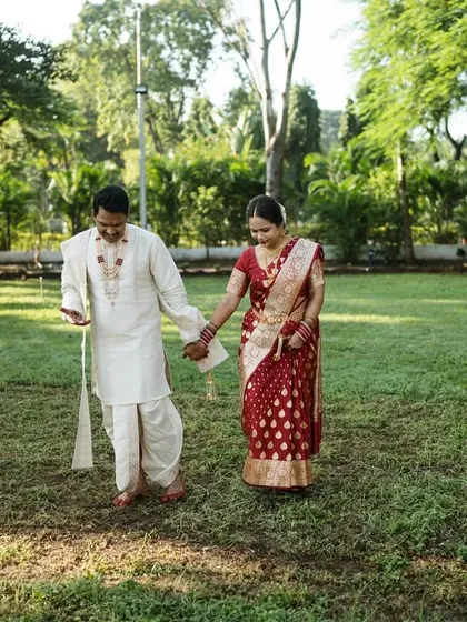 A simple walk, hand in hand, becomes a beautiful memory. We capture these natural movements to add a sense of narrative and life to our wedding albums.