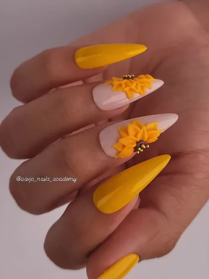 Perfect for Navratri or any sunny day, this set features bright yellow nails with sculpted 3D sunflowers. The tiny gold beads in the center add an extra touch of detail.