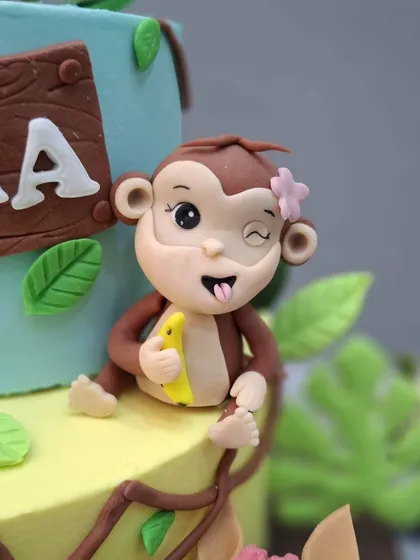 Another look at the cute monkey from our jungle cake class.