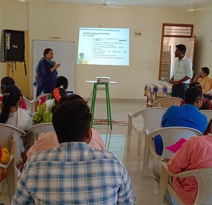 A moment of interaction and discussion during the workshop, where a participant shares his perspective with the group.