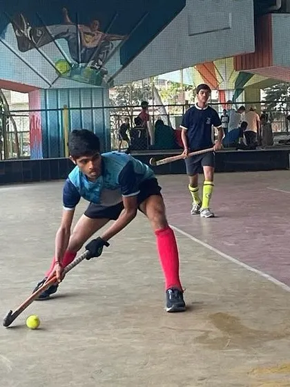 A player focuses on the ball, ready to make a move. The colorful murals in our Sanpada training space create a vibrant and motivating atmosphere.