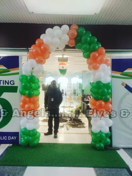 Celebrating Republic Day with a grand entrance. I designed this balloon arch in the colors of the Indian flag, flanked by backdrops celebrating the 75th anniversary. It creates a proud and patriotic welcome for employees and visitors.
