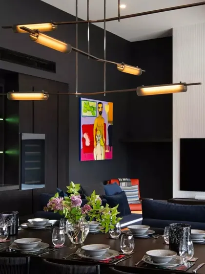 The linear configuration of the Volant makes it ideal for this modern dining area. Its modular nature allows it to span across the table, providing even illumination and a strong design statement.