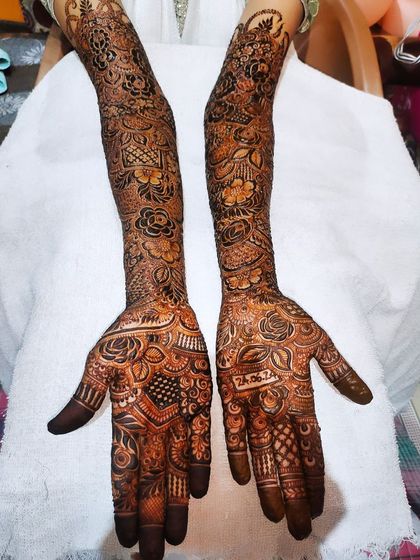 Hajira Mehendi Artist - Mehndi Artist Services Intricate Bridal & Sangeet Designs photo 38