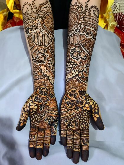 Intricate Bridal Henna photo 48