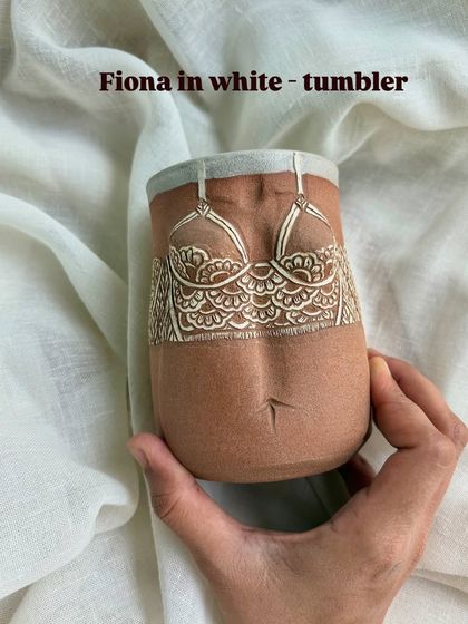 The 'Fiona' tumbler in white, a handle-less option for those who prefer it. It carries the same story and detailed carving as the rest of the Déesse Collection.