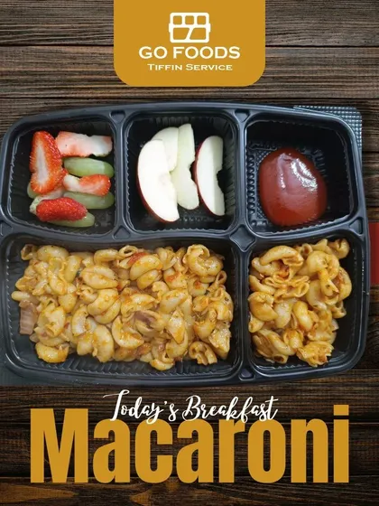 Here is a look at one of my packed meals featuring homemade macaroni, perfect for a child's birthday party or a casual get-together. I always include a side of fresh, seasonal fruits to ensure every meal is balanced and wholesome.