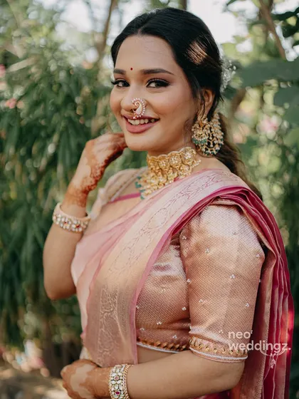 A happy, candid moment with the lovely Isha at her engagement. Her smile says it all. We chose a soft, romantic makeup look to complement her traditional pink saree and elegant jewelry.