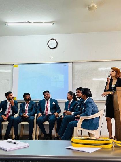 Guiding a group discussion exercise with MBA students. My goal is to create a dynamic environment where everyone can practice sharing ideas clearly and respectfully.