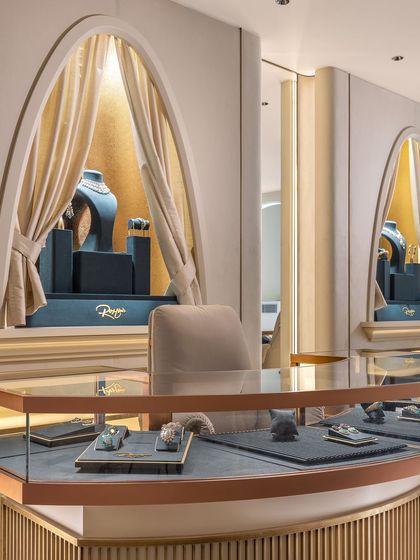 Detail is paramount in luxury retail design. This close-up shows a custom jewellery display niche, framed by an arch and soft drapery, creating a theatrical and intimate presentation for the store’s most exquisite pieces.