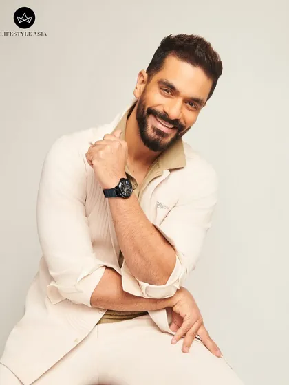 A smiling Angad Bedi, looking effortlessly stylish in our Doree collection. This look is perfect for summer, blending comfort and sophistication.