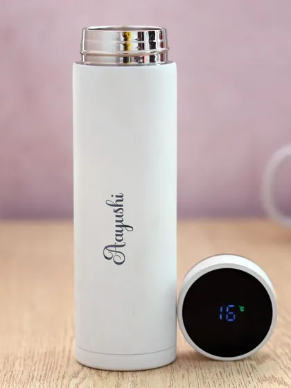 This personalized smart flask is both stylish and practical. I can engrave any name on the side, and the smart lid displays the temperature of the drink inside, making it a great gift for anyone on the go.