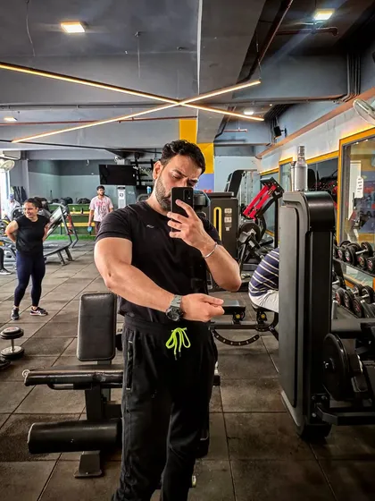 A quick gym selfie. My goal is to help you learn to love the process of getting fit and strong.