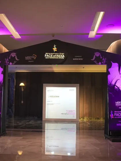 The grand entrance arch designed for the 'Face of India' 2024 event. This structure set the tone for a high-fashion evening, creating an impactful first impression for all attendees.