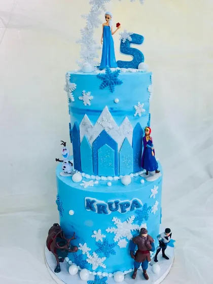 A full view of the impressive two-tier Frozen cake with all the characters.