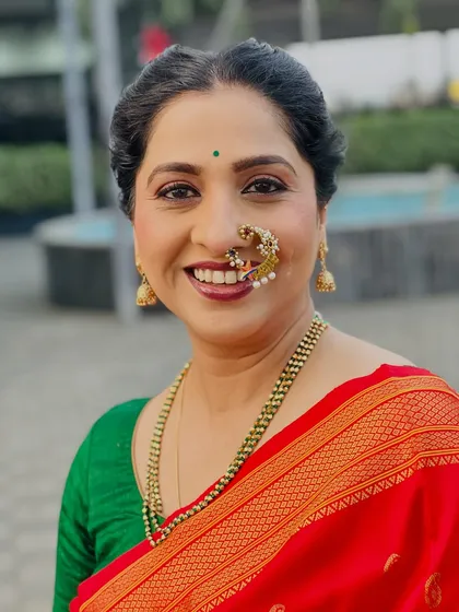 It's always an honor to work with talented artists like Madhurani Prabhulkar. For this look, we chose a classic Maharashtrian style with a prominent nath, clean eye makeup, and a bold lip to complement her beautiful red saree.
