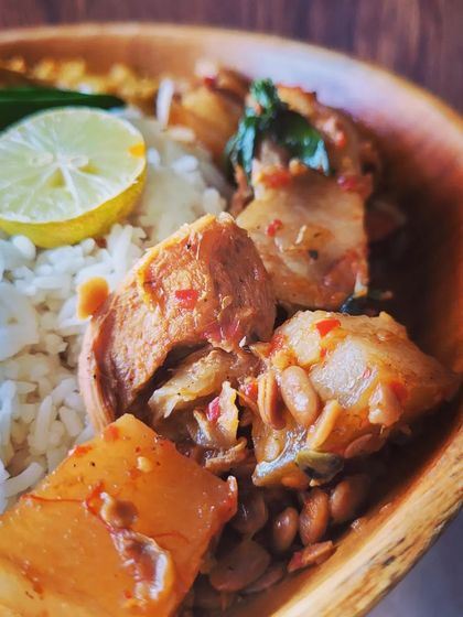 A close up on the star of the show, the Pork with Axone. You can see the tender chunks of pork and fermented soybeans in the rich, flavourful gravy.