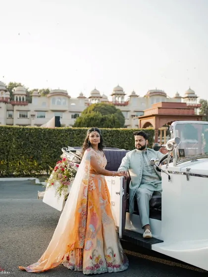 Arriving in style for their Roka ceremony. We incorporated this vintage car to add a touch of classic elegance and grandeur to their pre-wedding celebration, set against the backdrop of a beautiful Jaipur palace hotel.
