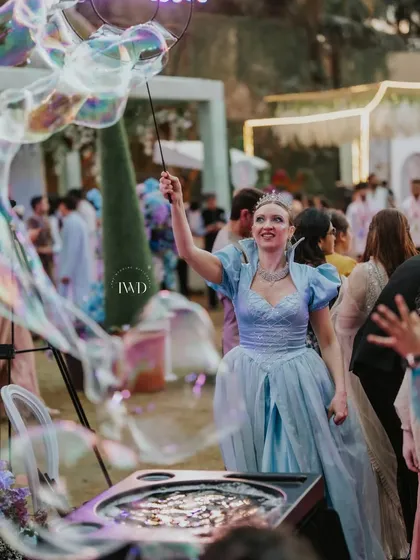 Dearest Reader, a Royal Garden Affair is not complete without a touch of whimsy. Inspired by Bridgerton, we included a bubble artist dressed as Cinderella, delighting guests and adding a magical, interactive element to the evening.