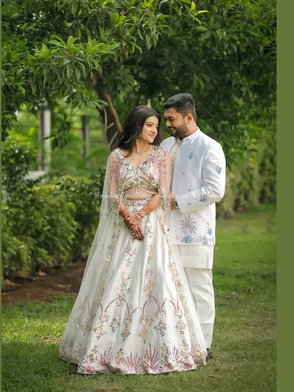 A soft, dewy makeup finish for this beautiful couple's engagement shoot. I focus on creating a natural radiance that enhances features without feeling heavy, ensuring you both look and feel like yourselves.