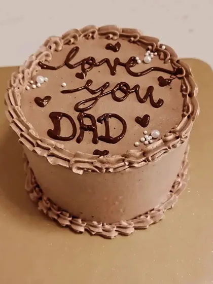 A rich chocolate cake with a simple "Love you Dad" message, because sometimes that's all you need to say.
