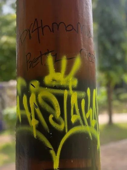 Another quick handstyle tag on a pole. This is part of the daily practice of a graffiti writer.