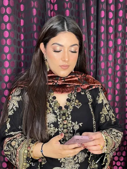 A candid moment. Even when she's not looking at the camera, her makeup looks flawless and radiant.
