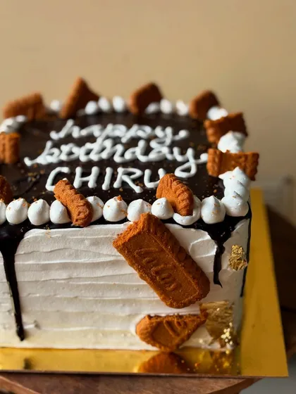 A side view of the 2kg Lotus Biscoff cake, showing the chocolate drip and gold leaf detail.