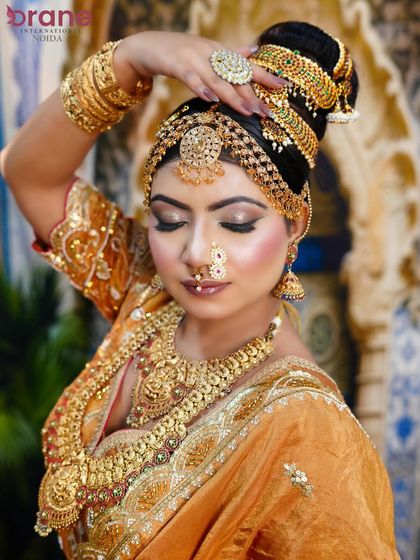 A close-up on the classic makeup, with winged eyeliner and soft contouring, capturing the timeless beauty of the era.