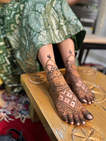 Another shot of this popular bridal foot design.