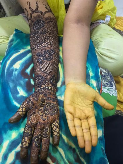 Bridal & Engagement Mehendi photo 26