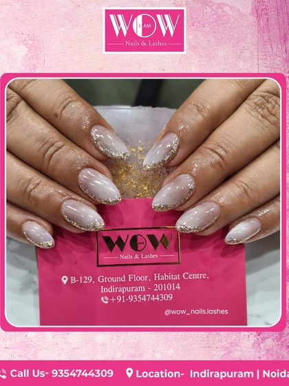 These almond-shaped extensions showcase a beautiful white ombré with a sparkling gold glitter cuff. It's a glamorous and elegant look, perfect for celebrations.