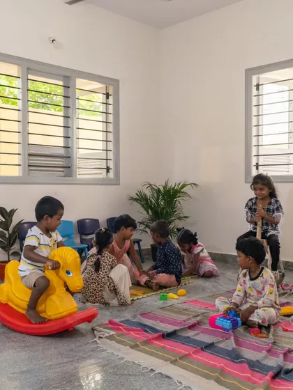 The activity zone at the north end of the school is a fuss-free, open space for play, meals, and naps. Large windows on two sides create a wind tunnel effect, naturally cooling the room and making it a pleasant place to be, even on a warm afternoon.