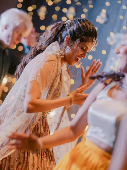 Another candid of the bride enjoying her sangeet. The makeup looks fresh and vibrant, even in the middle of the dance floor.
