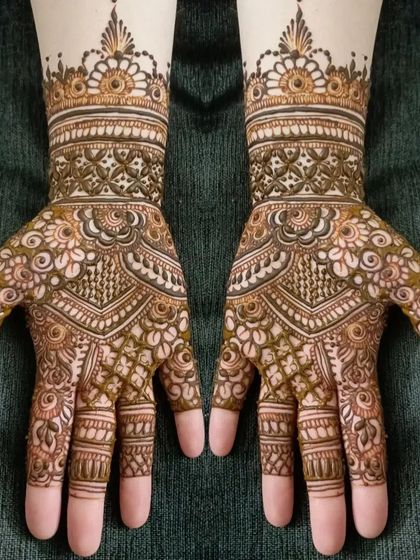 This symmetrical design features a beautiful cuff-like pattern at the wrist. The fine lines and shaded elements are all created using my organic henna cones.