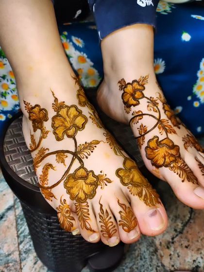 Hajira Mehendi Artist - Mehndi Artist Services Elegant Foot & Leg Mehndi photo 21
