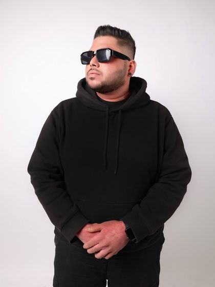 The Look: DJ Sau's Press Kit photo 10