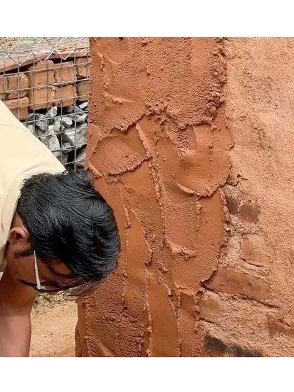 A glimpse of the Rajasthani Lime Plaster workshop we hosted. Here, a participant is learning the 'Thappi' technique, applying a mix of surkhi and lime to a wall.